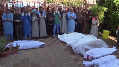 دعاء للميت قبل الدفن.. هل يبقى البصر حيًا بعد قبض الروح؟