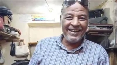 مدير مدرسة الصبح وبيصلح شنط بعد الضهر.. قصة كفاح مسن بقنا: زبايني من كل مكان | بث مباشر