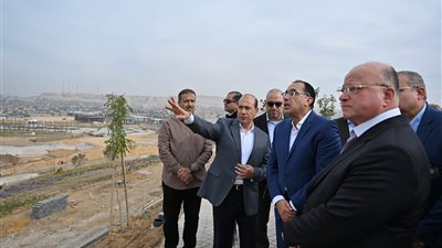 رئيس الوزراء يتفقد المنطقة الاستثمارية والمسرح المكشوف بمشروع حدائق الفسطاط