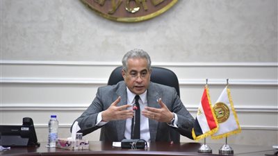 وزير العمل يتابع الإجراءات التنفيذية بشأن منصة إلكترونية تقدم خدماتها لفئة العمالة غير المنتظمة