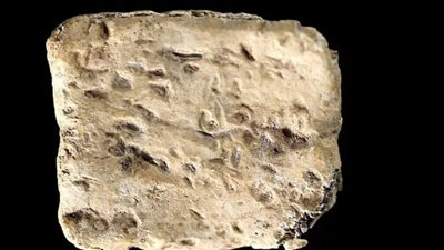 اللوح الملعون لعمل التعاويذ.. علماء يعثرون على نقش عمره يتخطى 3000