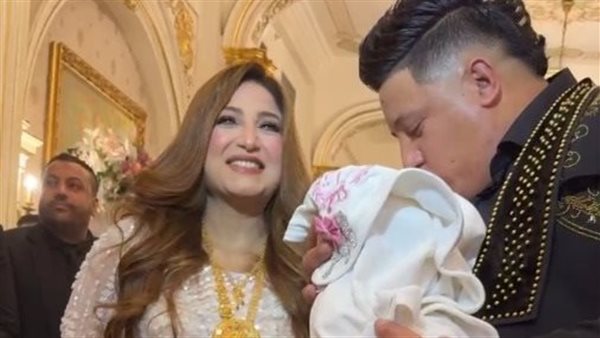 حمو بيكا وطفلته وزوجته