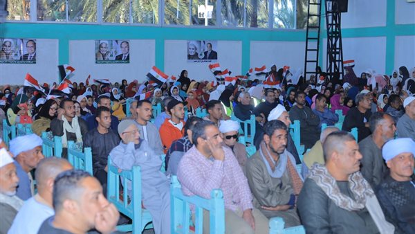 المئات من أبناء الأقصر