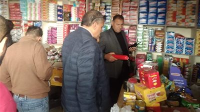 ضبط دواجن مجمدة منتهية الصلاحية و800 كيلو سمنة وزيت لحجبها عن التداول بالبحيرة