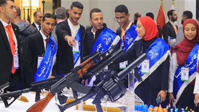 وفد طلابي من جامعة المنيا يزور المعرض الدولي إيدكس للصناعات الدفاعية