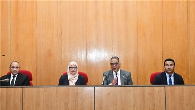 محافظ الفيوم ورئيس التنمية الصناعية يبحثان احتياجات ومشاكل المستثمرين وأصحاب المصانع والشركات