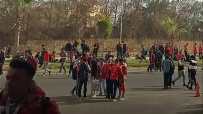 زحف جماهير الأهلي إلى برج العرب استعدادا لمساندة فريقهم في مباراته اليوم أمام شباب بلوزداد | بث مباشر