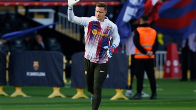 برشلونة يعلن خضوع تير شتيجن لعملية جراحية في الظهر 