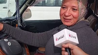 قصة كفاح أول سائقة ميكروباص في السويس: مطلقة وعندي 3 بنات عايزة أربيهم بالحلال | بث مباشر
