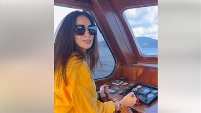 على اليخت.. أحدث ظهور لـ آمال ماهر بعد أنباء زواجها من ثري إماراتي