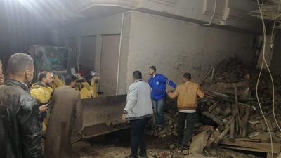 انهيار منزل بالمنوفية وانتقال الجهات المعنية لموقع الحادث