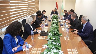 في إطار مساعي السيسي.. اجتماع لوزير الزراعة بشأن تحقيق الأمن الغذائي للمواطنين وحل أزمات القطاع الزراعي