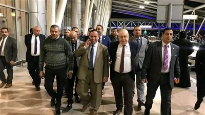 جمارك مطار القاهرة تضبط محاولة تهريب 40 ساعة رولكس