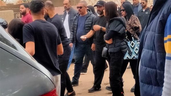 الفنانة منى زكى 