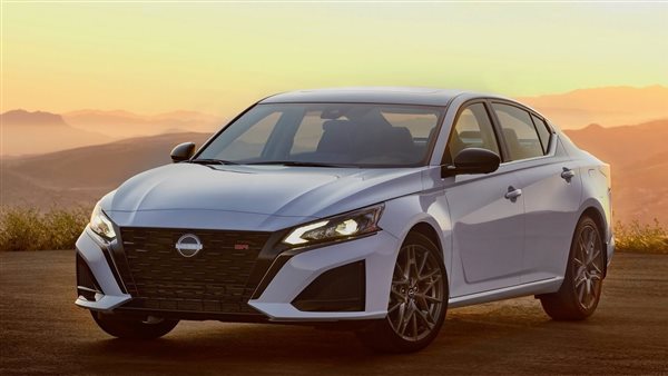 نيسان ألتيما