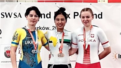 وزير الرياضة يُشيد بفوز ابتسام زايد بسباق الاسكراتش ببطولة الجراند بريكس للدراجات