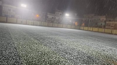 على الطريقة الأوروبية.. الثلوج تغطي ملعبا بشرق الإسكندرية بالتزامن مع نوة قاسم | بث مباشر