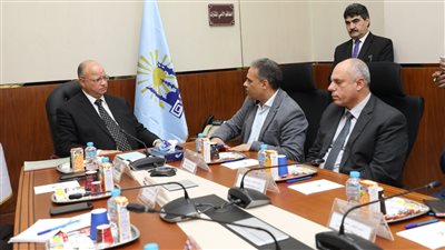 محافظ القاهرة يعقد اجتماعا بغرفة عمليات المحافظة قبل انطلاق الانتخابات الرئاسية