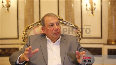 مؤسس سلسلة فنادق هلنان العالمية.. وفاة رجل الأعمال عنان الجلالي| بث مباشر 