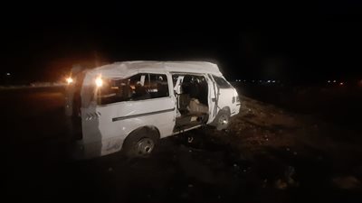 إصابة 11 شخصًا في انقلاب ميكروباص على طريق مطروح السلوم | أسماء