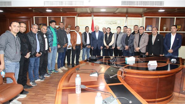 محافظ بني سويف وصحفيوا