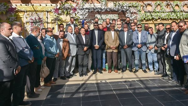 محافظ الشرقية مع