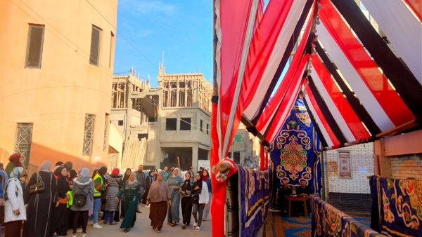 توافد السيدات والفتيات