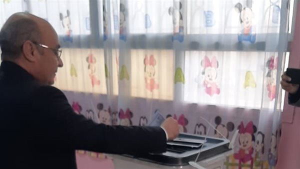 وزير العدل يدلي بصوته