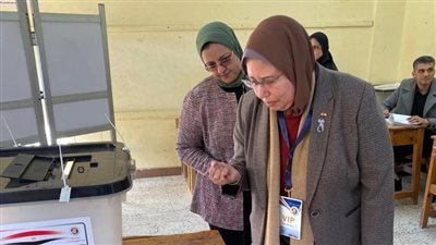 مقرر المجلس القومي للمرأة تدلي بصوتها في الانتخابات الرئاسية بالدقهلية