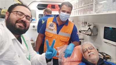 مريض يدلي بصوته في الانتخابات الرئاسية من داخل سيارة إسعاف في الأقصر | بث مباشر