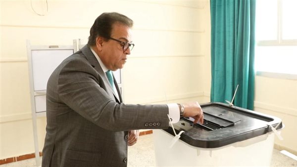 وزير الصحة أثناء