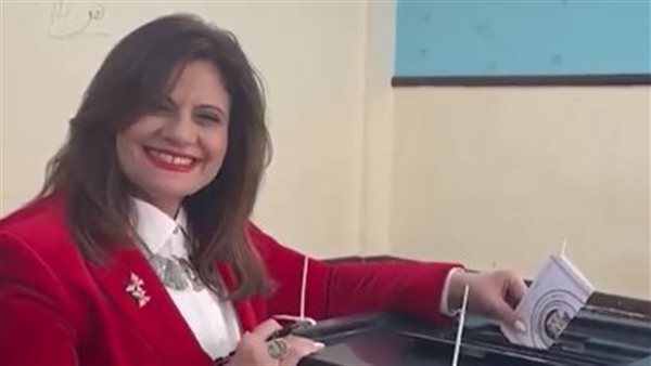 وزيرة الهجرة خلال