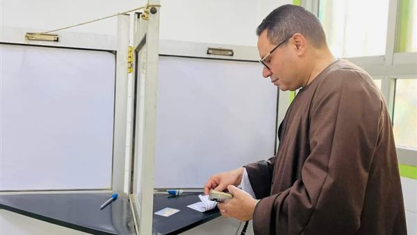 النائب هشام الحصري-