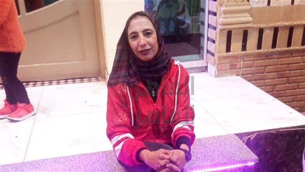 الفتاة المتوفية أسفل