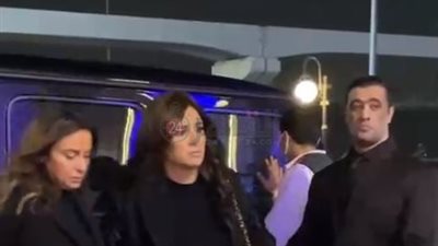 ياسمين عبد العزيز وهنا الزاهد تقدمان واجب العزاء في شقيق الفنان أحمد حلمي | صور 