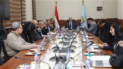 محافظ القاهرة يترأس اجتماع غرفة العمليات لمتابعة الإجراءات المتخذة خلال التصويت في اليوم الثاني