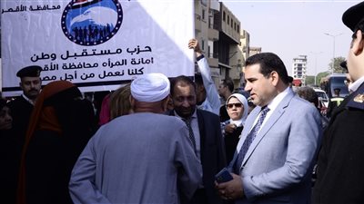 انتخابات الرئاسة 2024.. مدير أمن الأقصر يتابع اللجان ويتحاور مع المواطنين | صور