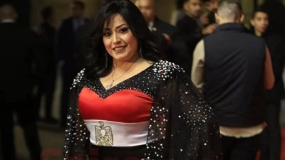 هند عاكف عن ارتدائها فستان علمي مصر وفلسطين: رسالة سلام مني.. والفنانين بيسامحوا الجمهور