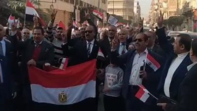 حاملين علم مصر.. معلمو المنوفية ينظمون مسيرة للمشاركة في الانتخابات الرئاسية | بث مباشر