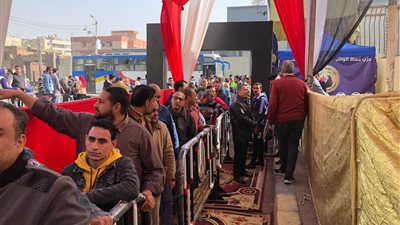 طوابير من المواطنين أمام لجان الانتخابات الرئاسية بالقليوبية | صور