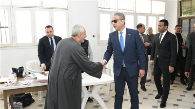 محافظ الفيوم يتفقد عددا من لجان الانتخابات الرئاسية بمركزي سنورس وطامية