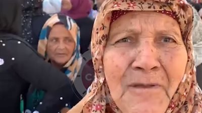 مسنة تدلي بصوتها في الانتخابات بالإسماعيلية: انتخبت السيسي عشان بيحمينا وبيعملنا كل حاجة حلوة | فيديو