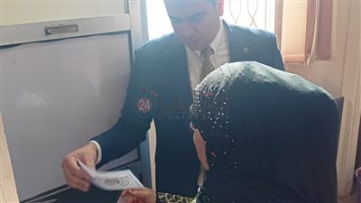 بعشق تراب مصر.. مسنة كفيفة تدلي بصوتها في الانتخابات الرئيسية 2024 في المنيا | صور