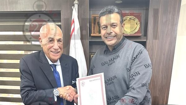 جانب من توقيع العقد