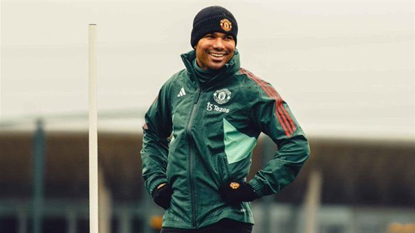  لاعب وسط الفريق