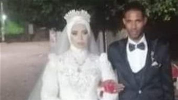 عروسان في قنا يدليان