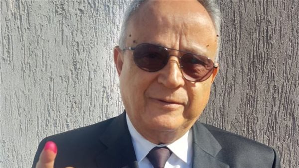 الدكتور أحمد زايد