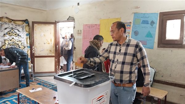 توافد الناخبين للتصويت