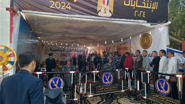 طوابير أمام اللجان