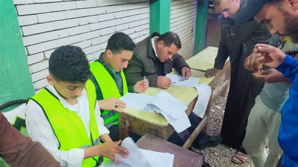 شباب كفر الشيخ يساعدون